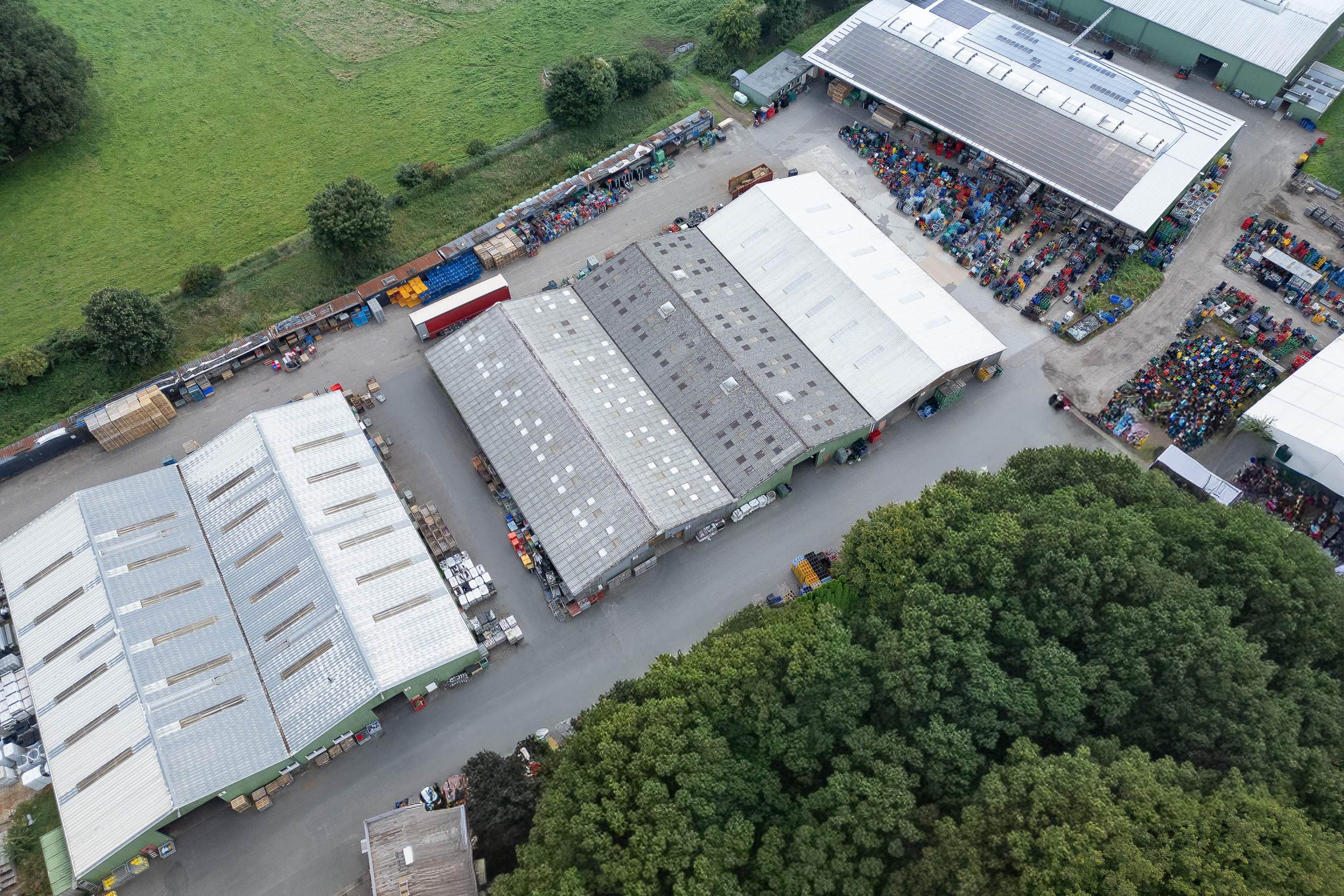 Drohnenansicht der Lagerhallen der Wilhelm Mohr Handels KG.